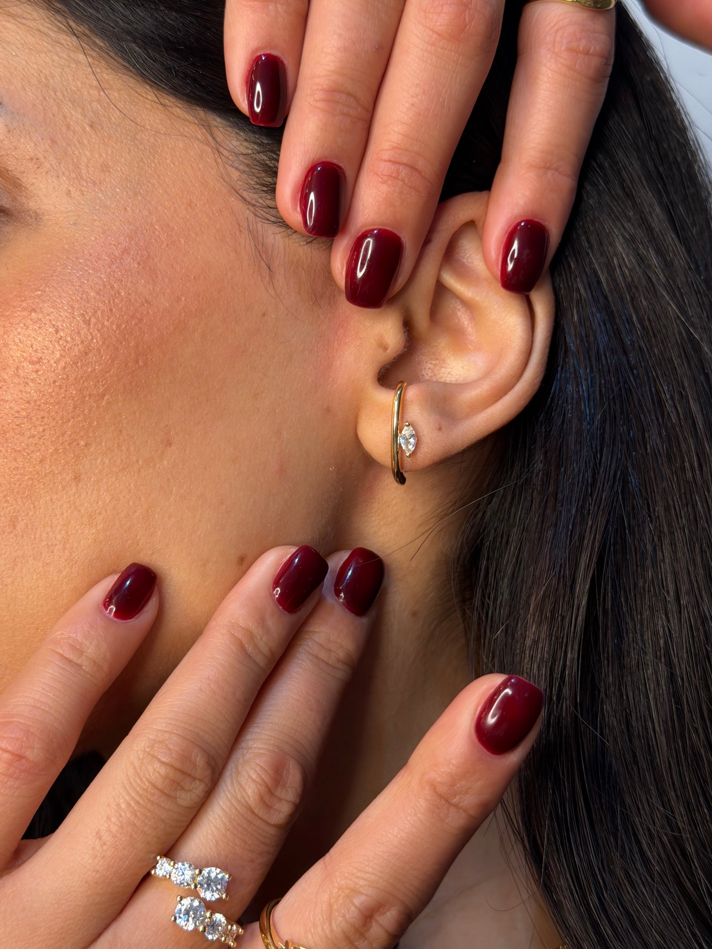 Golden earrings with a stud